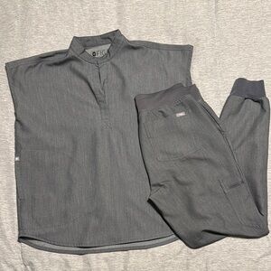 FIGS Graphite Scrub Set